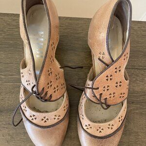 Fidji beige cutout lace heels Size 40/ Women's 10